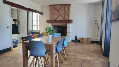 French property for sale in Tonnay-Charente, Charente-Maritime - €345,000 - photo 2