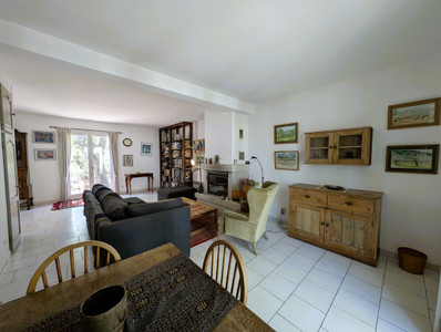 French property for sale in Maubec, Vaucluse - €485,000 - photo 4