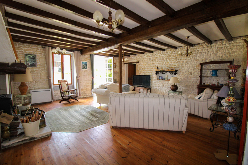 French property for sale in Paillé, Charente-Maritime - €263,750 - photo 2
