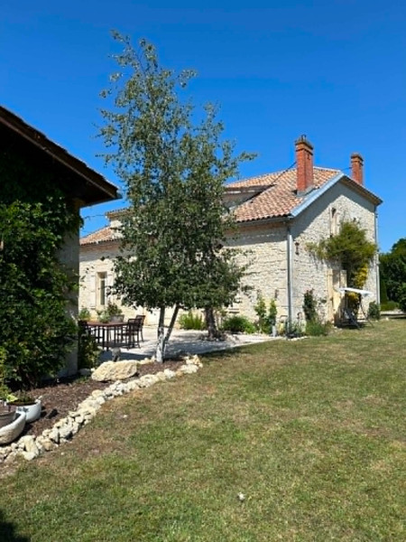 French property for sale in Saint-Germain-d'Esteuil, Gironde - €756,000 - photo 2