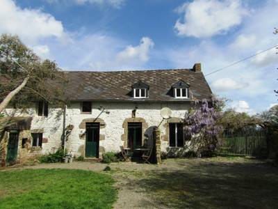 Maison à vendre à Vimartin-sur-Orthe, Mayenne, Pays de la Loire, avec Leggett Immobilier