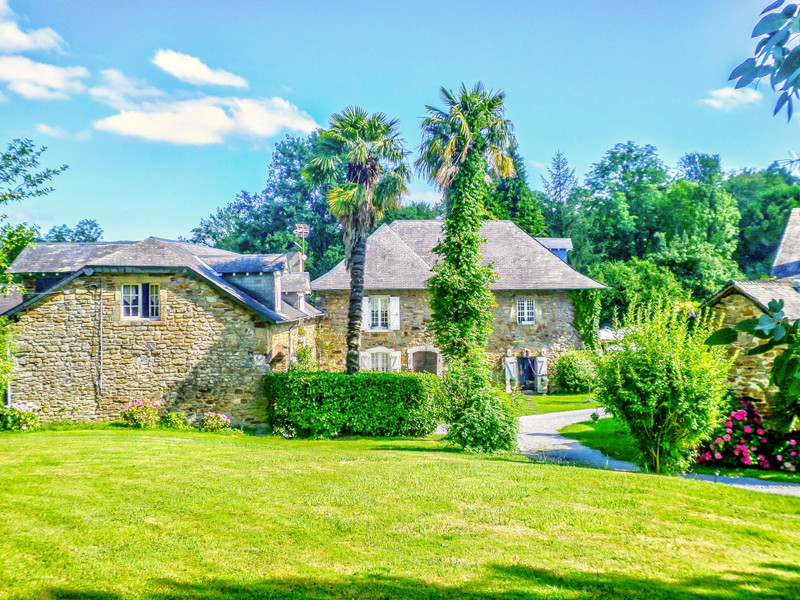 French property for sale in Pau, Pyrénées-Atlantiques - €1,535,000 - photo 3