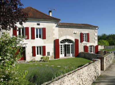 Commerce à vendre à Ribérac, Dordogne, Aquitaine, avec Leggett Immobilier