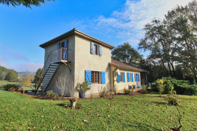 Maison à vendre à Milhac-de-Nontron, Dordogne, Aquitaine, avec Leggett Immobilier