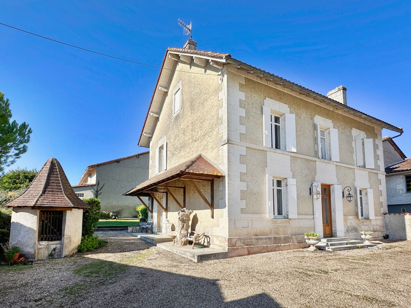 French property for sale in Saint-Séverin, Charente - €195,960 - photo 0