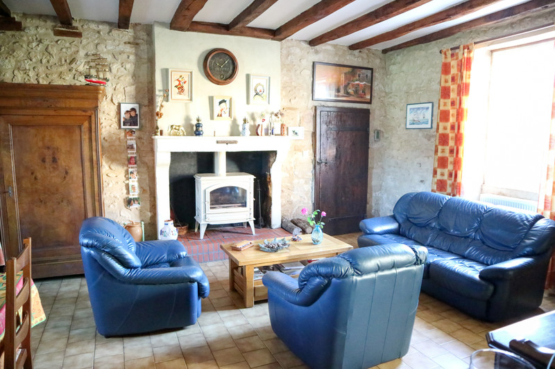 French property for sale in Montmorillon, Vienne - &#8364;424,000 - photo 2