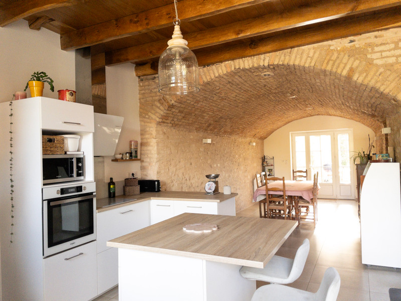 French property for sale in Chasseneuil-sur-Bonnieure, Charente - €327,000 - photo 1
