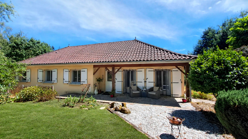 French property for sale in Les Salles-Lavauguyon, Haute-Vienne - €267,500 - photo 0