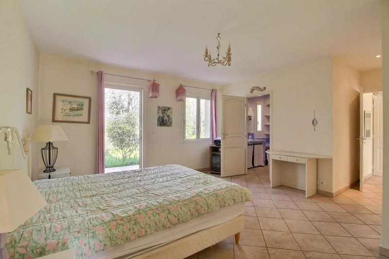 French property for sale in Saint-Paul-en-Forêt, Var - €795,000 - photo 8