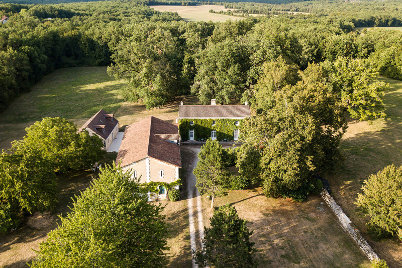 Maison à vendre à Négrondes, Dordogne - 667.800 € - photo 1