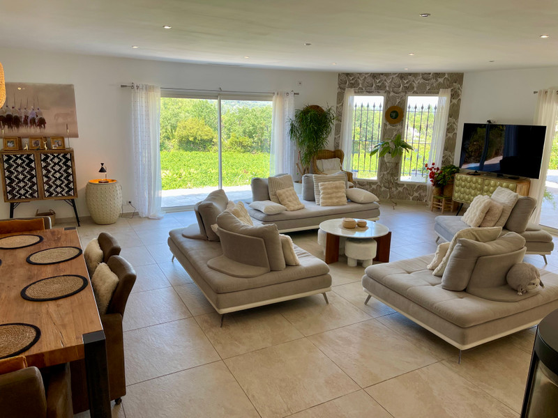 French property for sale in Besse-sur-Issole, Var - €1,102,500 - photo 4