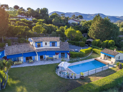 Maison à vendre à Roquefort-les-Pins, Alpes-Maritimes, PACA, avec Leggett Immobilier