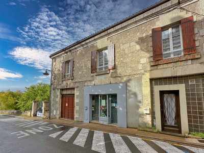 Maison à vendre à Saint Aulaye-Puymangou, Dordogne, Aquitaine, avec Leggett Immobilier