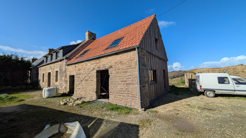 French property for sale in Saint-Michel-en-Grève, Côtes-d'Armor - €229,000 - photo 1