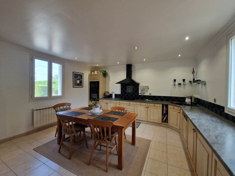 French property for sale in Vouzan, Charente - €266,000 - photo 4