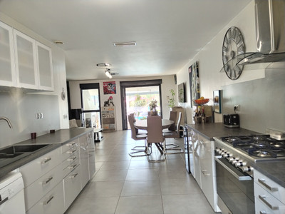French property for sale in Méounes-lès-Montrieux, Var - €555,000 - photo 3