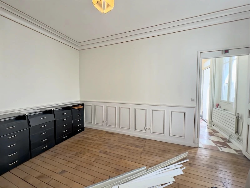 French property for sale in Paris 8e Arrondissement, Paris - €750,000 - photo 9