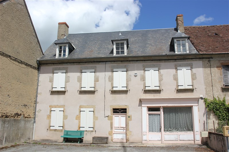 Maison à vendre à Auzances, Creuse - 71 600 € - photo 1 Maison à vendre à Auzances, Creuse - 71 600 € - photo 1
