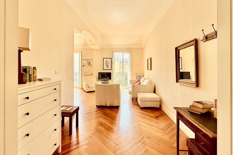 French property for sale in Nice, Alpes-Maritimes - €900,000 - photo 2