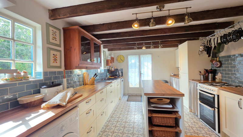 French property for sale in Sourdeval, Manche - €139,500 - photo 3