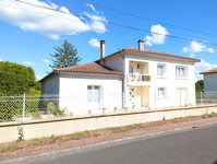 Maison à vendre à La Couronne, Charente - 231.000 € - photo 1