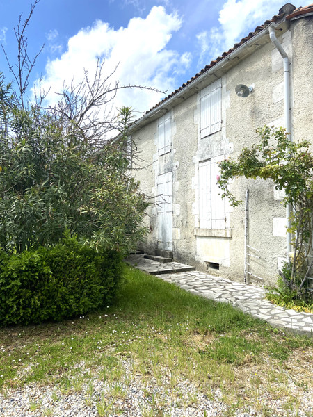 French property for sale in Lignières-Sonneville, Charente - €183,600 - photo 0