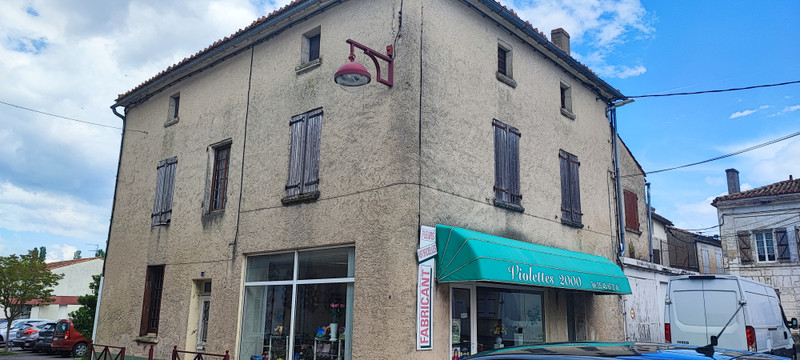 French property for sale in La Couronne, Charente - €150,000 - photo 0