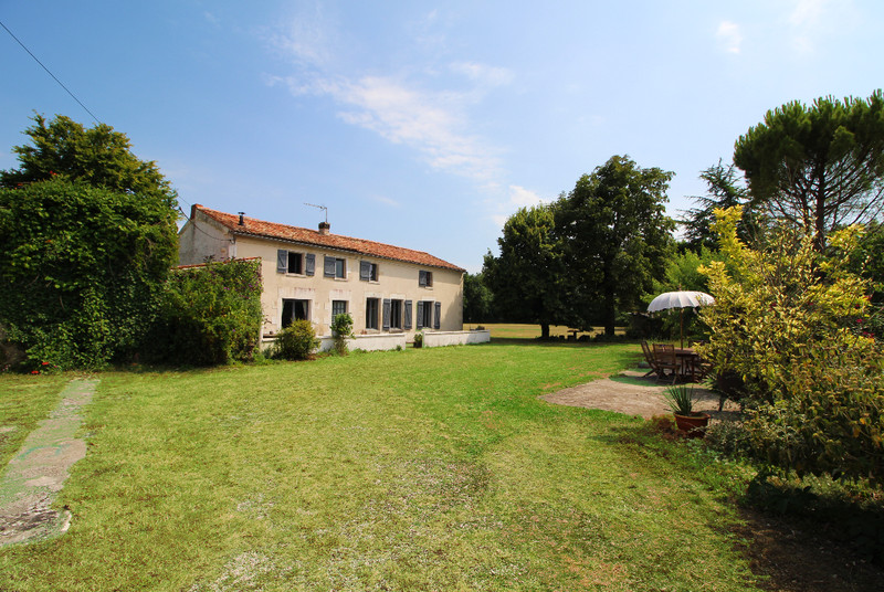 French property for sale in Néré, Charente-Maritime - €194,400 - photo 10