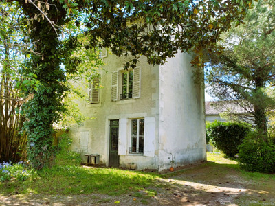 Maison à vendre à Saint-Maixent-l'École, Deux-Sèvres, Poitou-Charentes, avec Leggett Immobilier