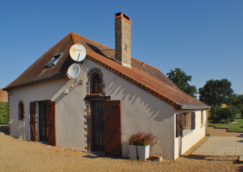 French property for sale in Noyant-Villages, Maine-et-Loire - €267,500 - photo 2