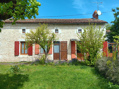Maison à vendre à Saint-Pierre-d'Exideuil, Vienne, Poitou-Charentes, avec Leggett Immobilier