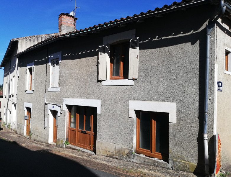 Maison à vendre à L'Isle-Jourdain, Vienne - 50.000 € - photo 1