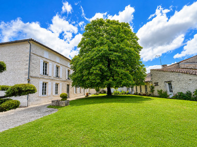 French property for sale in Cognac, Charente - €365,900 - photo 1