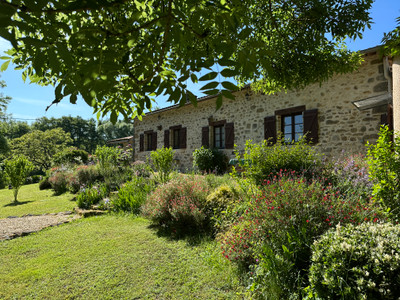 French property for sale in Teyjat, Dordogne - €194,400 - photo 10