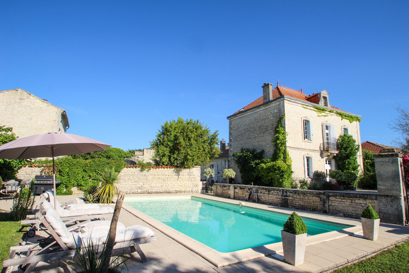 French property for sale in Coulonges, Charente - &#8364;503,500 - photo 2