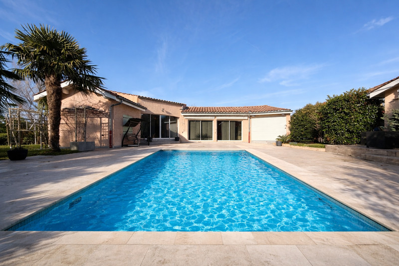 French property for sale in Saint-Genis-Laval, Rhône - €1,236,000 - photo 2