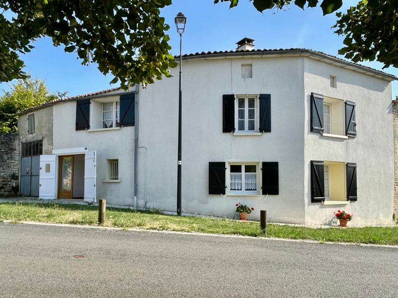 Maison à vendre à Val-d'Auge, Charente - 87.450 € - photo 1