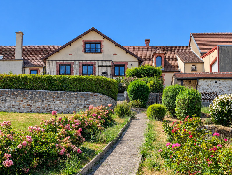 French property for sale in Broyes, Marne - €350,000 - photo 1
