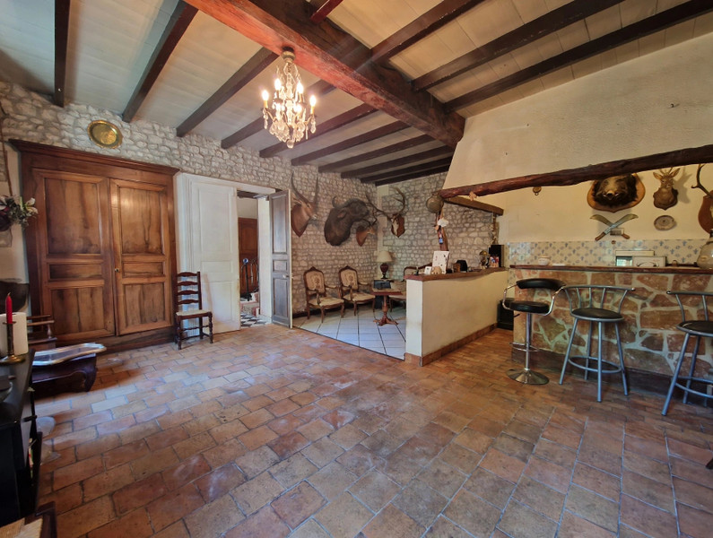French property for sale in Barbezieux-Saint-Hilaire, Charente - €369,000 - photo 5