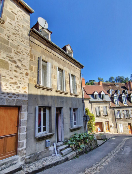 Maison à vendre à Aubusson, Creuse - 66 600 € - photo 1