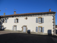 Maison à vendre à Esse, Charente - 150.000 € - photo 1