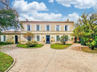 Impeccably renovated Bourgeoise home located in the Graves wine region only minutes from Bordeaux city centre.