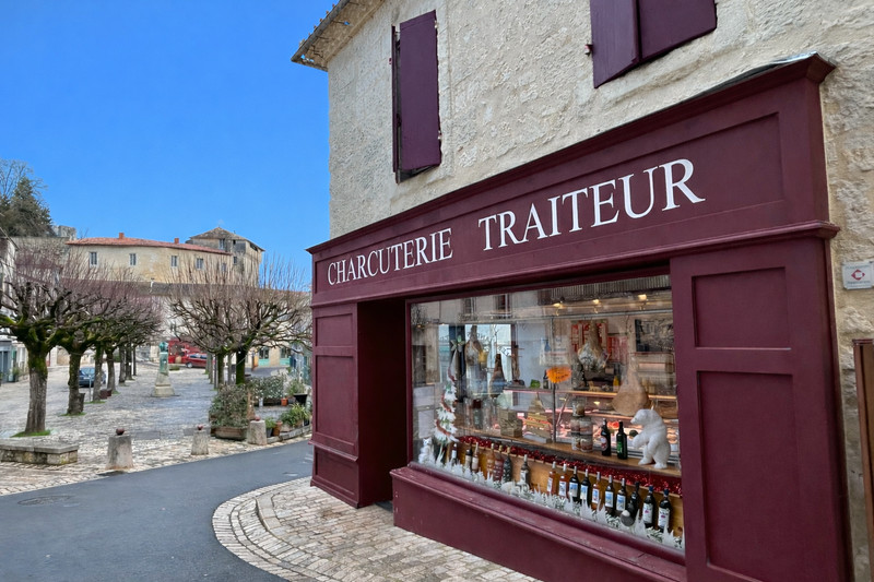 French property for sale in Aubeterre-sur-Dronne, Charente - €235,400 - photo 0