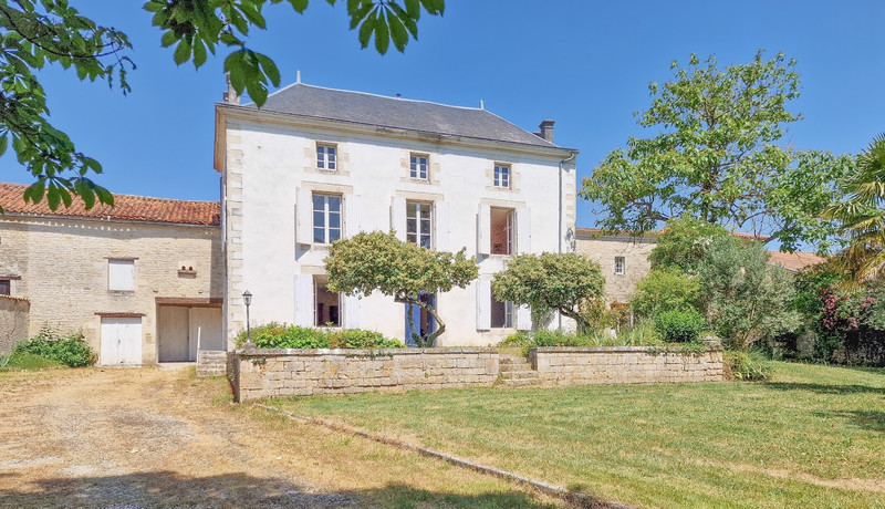 Maison à vendre à Bessé, Charente - 445 800 € - photo 1