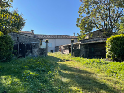 French property for sale in Saint-Amant-de-Boixe, Charente - €183,600 - photo 2