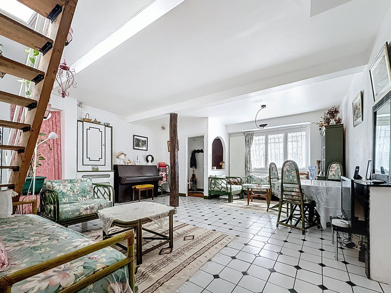 French property for sale in Paris 10e Arrondissement, Paris - €950,000 - photo 1