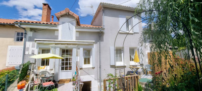 Maison à vendre à Chabanais, Charente, Poitou-Charentes, avec Leggett Immobilier