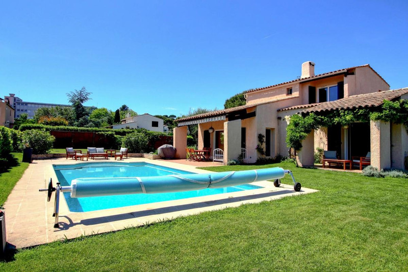 French property for sale in Antibes, Alpes-Maritimes - €1,299,000 - photo 2