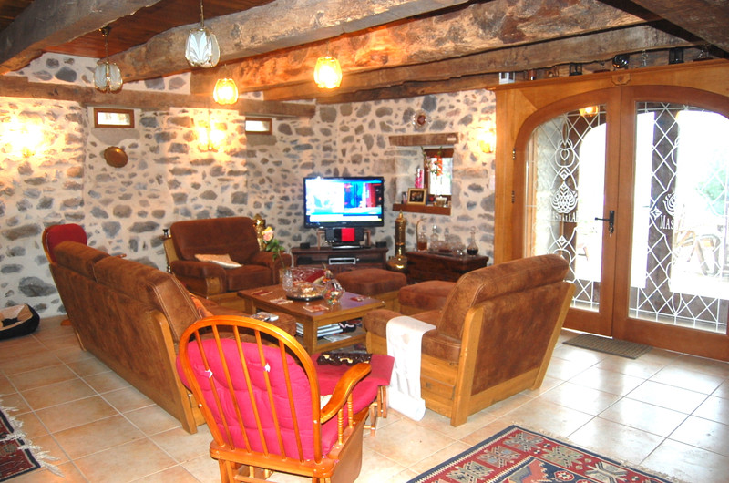 French property for sale in Vebret, Cantal - &#8364;550,000 - photo 4