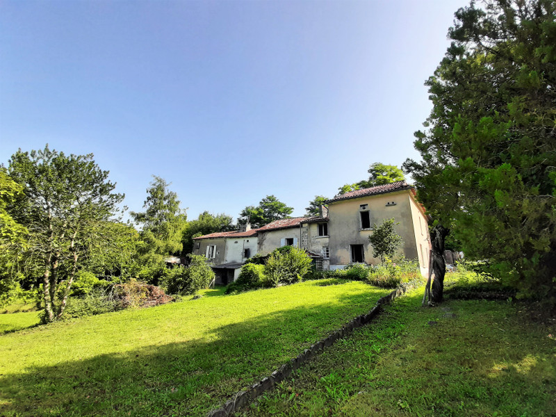 Maison à vendre à Verteillac, Dordogne - 88 000 € - photo 1 Maison à vendre à Verteillac, Dordogne - 88 000 € - photo 1